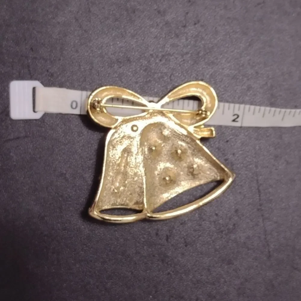 Vintage gold tone bell brooch